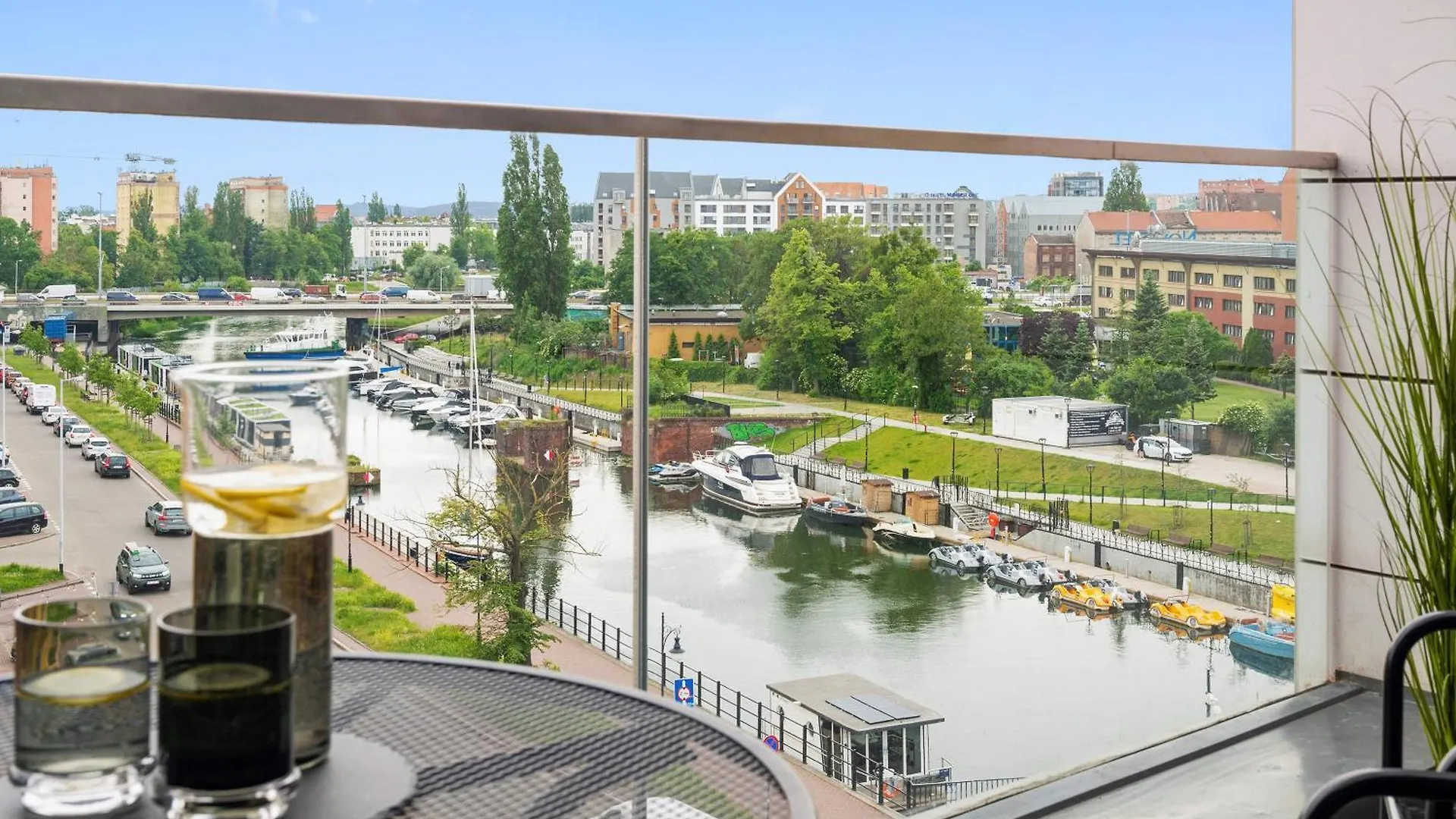 Waterlane Riverside - Spa, Pool, Gym & Parking By Downtown Apartments Gdansk